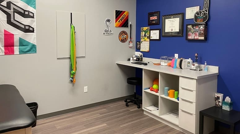 Inside the recovery room at Airrosti Stevens Ranch, patients will work with their Airrosti Certified Recovery Specialist to learn their at-home physical care routine to promote and maintain long-term MSK health.