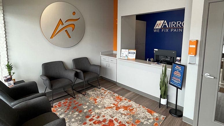 The waiting area of Airrosti Bellaire.