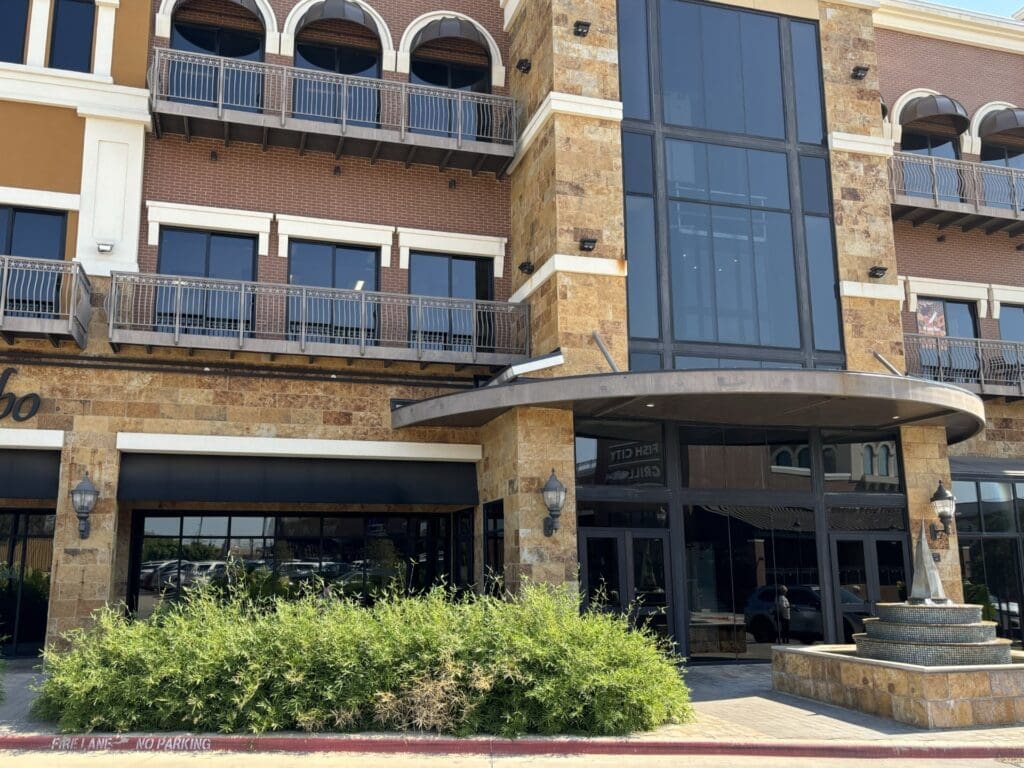 Exterior view of Airrosti Burleson