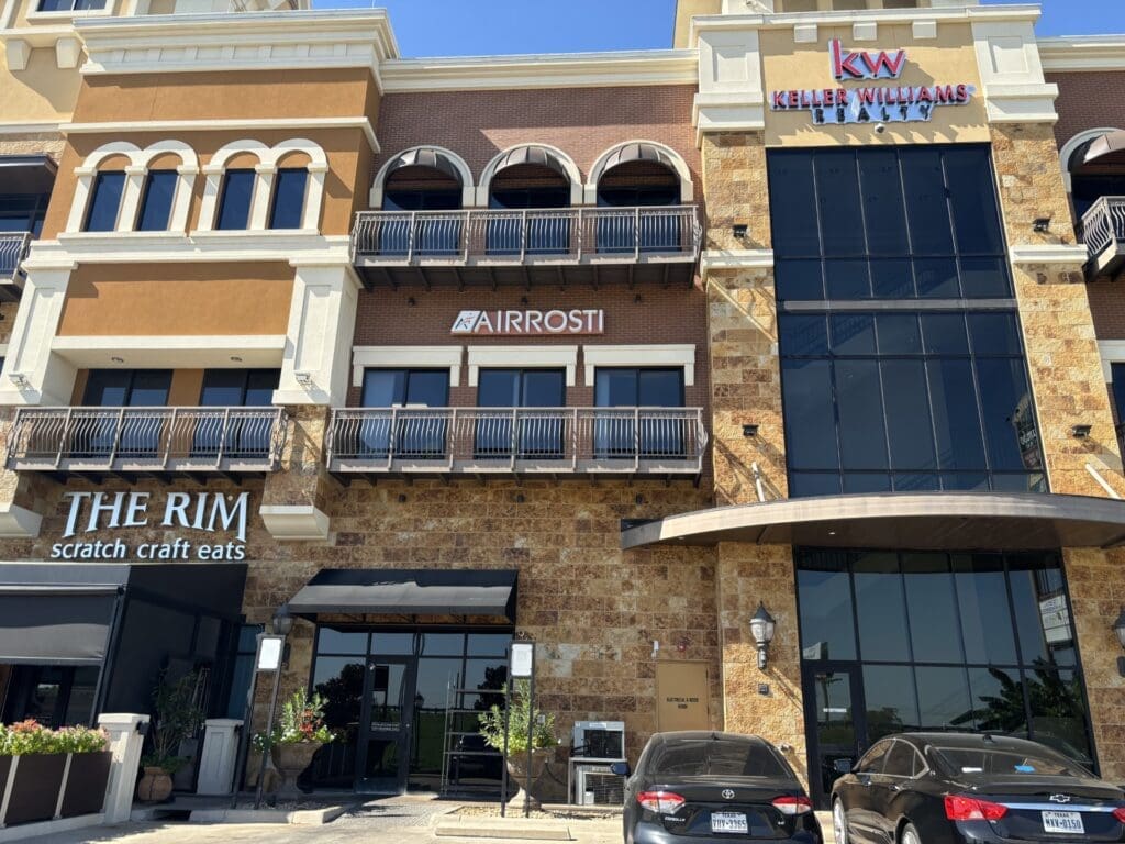 Exterior view of Airrosti Burleson. Includes Airrosti branding on side of buidling.