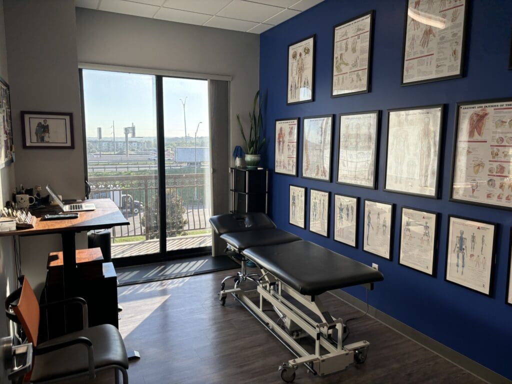 A photo of the treatment room at Airrosti Burleson