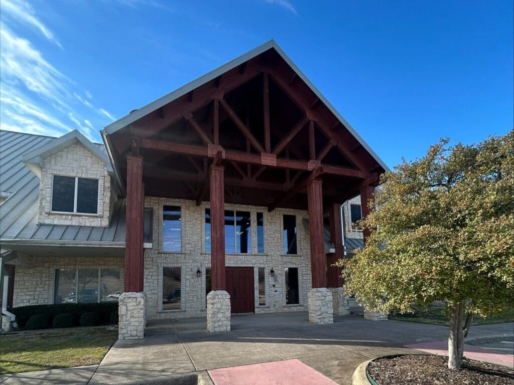 close up exterior view at Airrosti Lake Worth