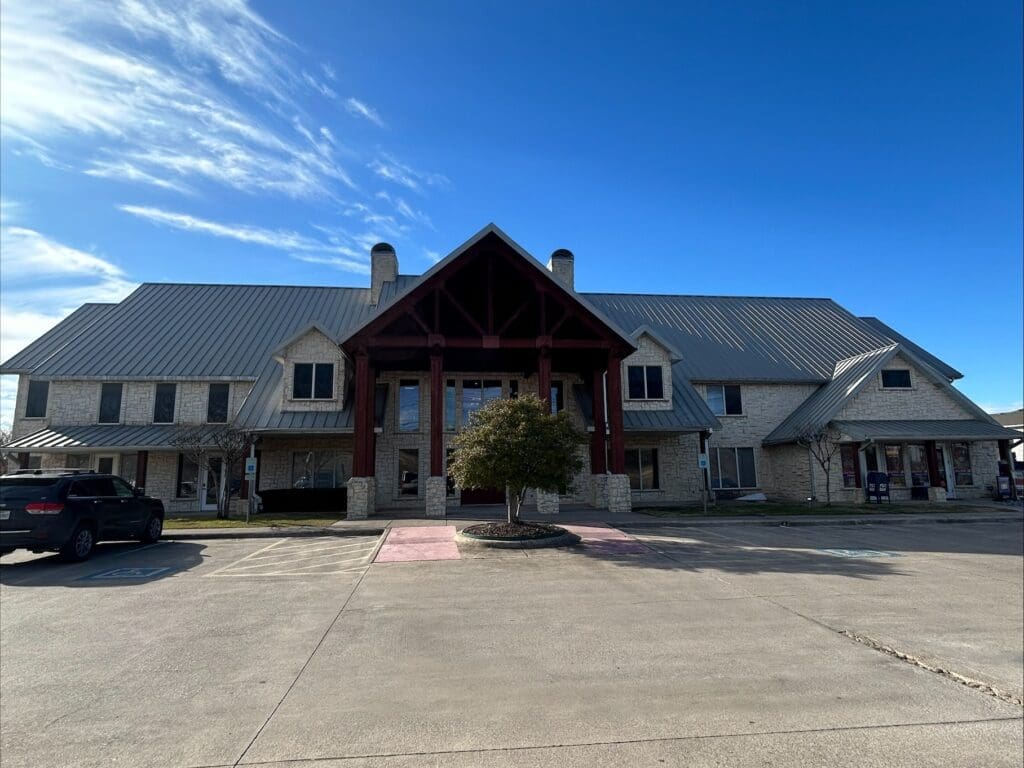 Exterior view of Airrosti Lake Worth