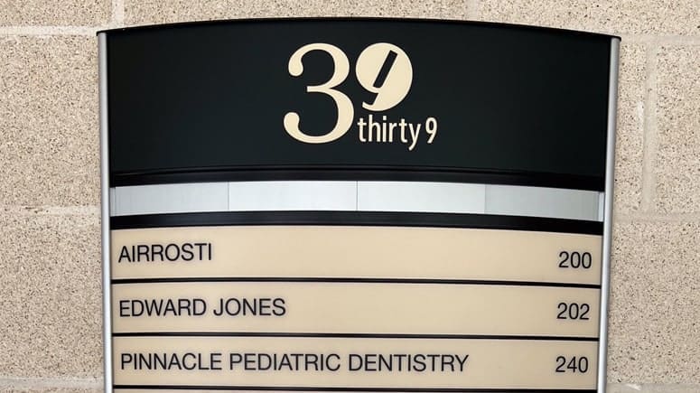The 3939 suite directory, showing Airrosti Washington Heights in suite 200.
