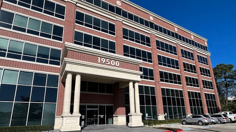 The building exterior of Airrosti Willowbrook