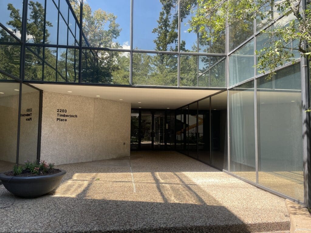 Exterior entrance to Airrosti The Woodlands