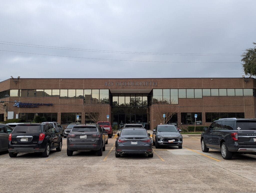 Exterior building at Airrosti Tomball