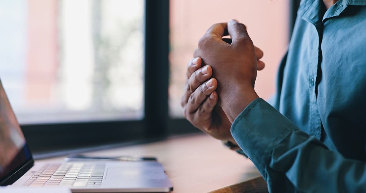man with hand pain caused by thoracic outlet syndrome